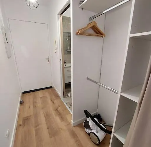 Le Petit - Parking Gratuit - 6min Hippodrome - 7min Universite - Wifi Appartement *