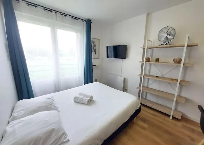 Le Petit - Parking Gratuit - 6min Hippodrome - 7min Universite - Wifi * Lons