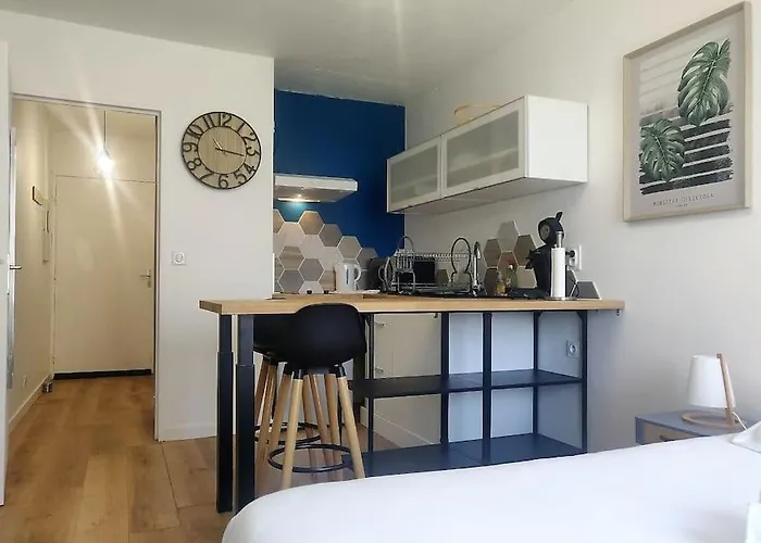 Appartement Le Petit - Parking Gratuit - 6min Hippodrome - 7min Universite - Wifi Lons